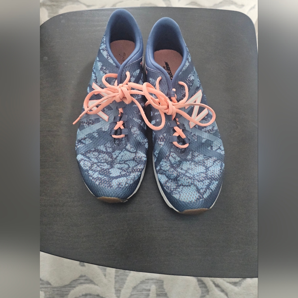 Women's NEW BALANCE Blue and CORAL  Athletic Shoes SZ 9.5